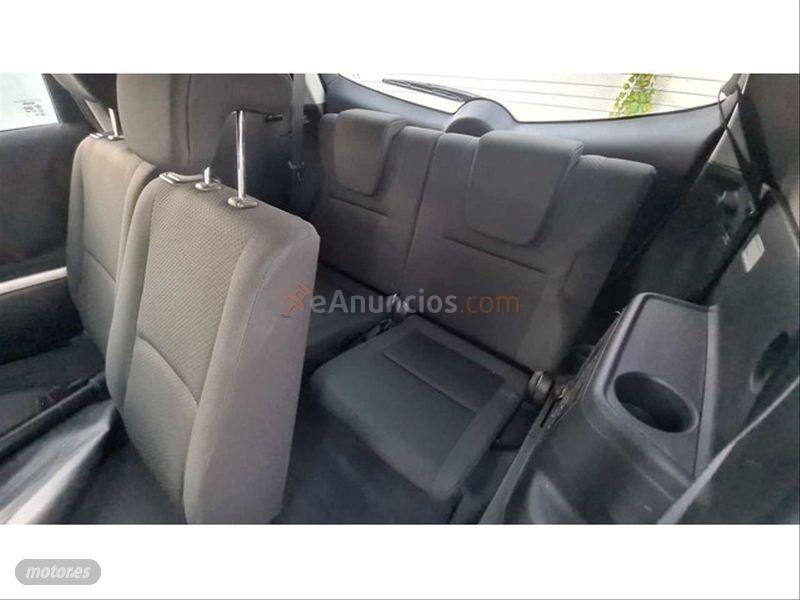 Toyota Corolla Verso 2.0 D4D Luna de 2005 con 319.000 Km por 3.500 EUR. en Madrid