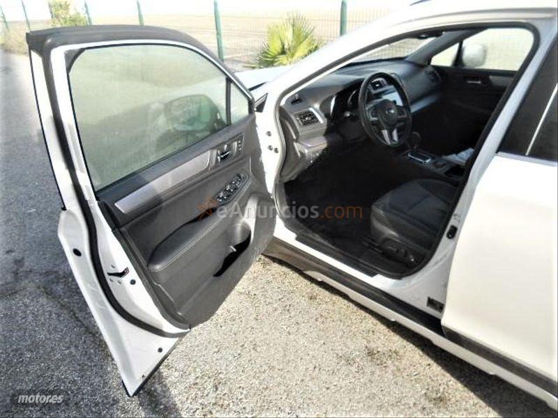 Subaru Outback 2.5i Executive Plus CVT Lineartronic AWD de 2018 con 49.000 Km por 26.990 EUR. en Madrid