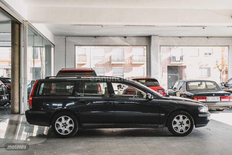 Volvo V 70 2.4 140 de 2001 con 210.000 Km por 1.799 EUR. en Barcelona