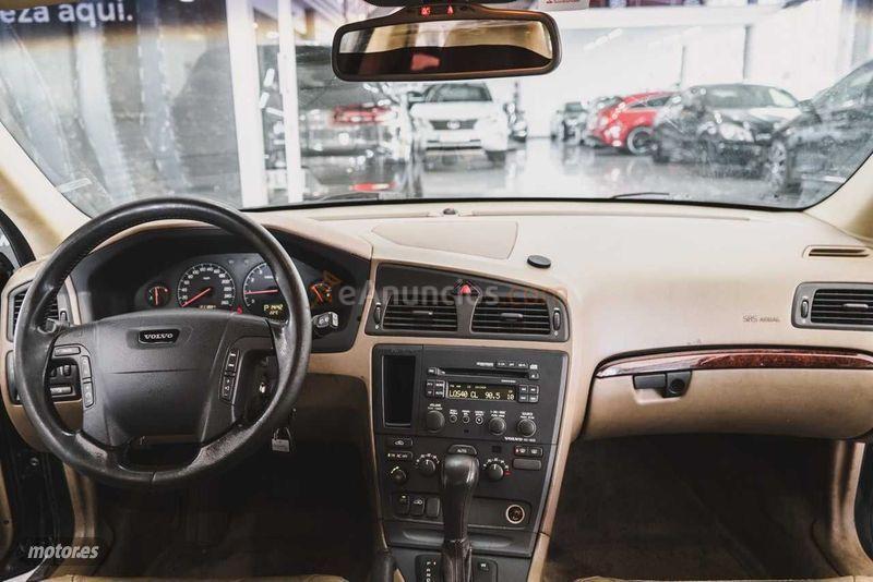 Volvo V 70 2.4 140 de 2001 con 210.000 Km por 1.799 EUR. en Barcelona