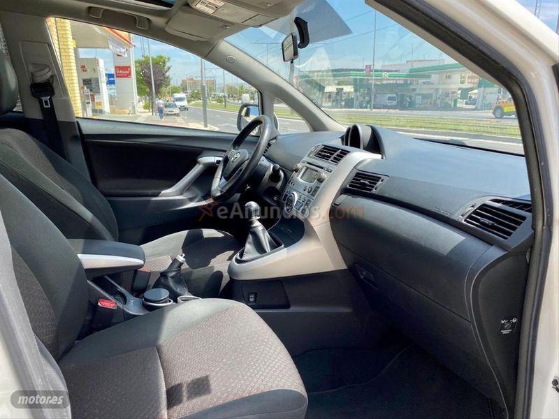 Toyota Verso 2.0 D4D Advance 7pl. de 2012 con 200.000 Km por 6.490 EUR. en Jaen