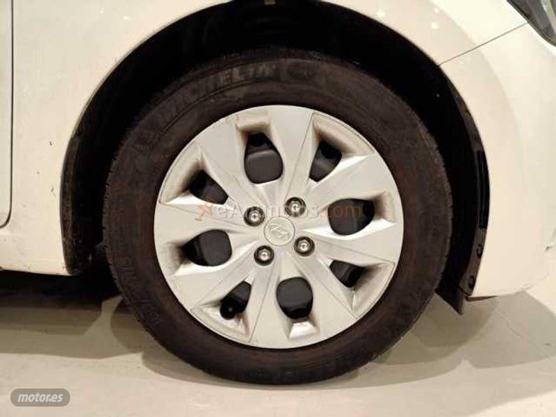 Hyundai i20 1.2 MPI Essence LE de 2019 con 22.614 Km por 12.900 EUR. en Ourense