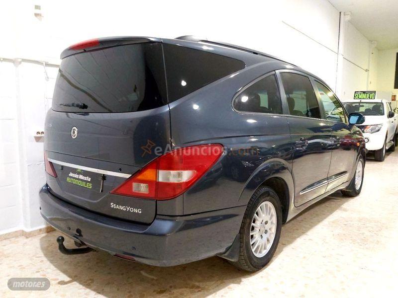 Ssangyong Rodius 270Xdi Limited de 2010 con 168.000 Km por 6.800 EUR. en Sevilla