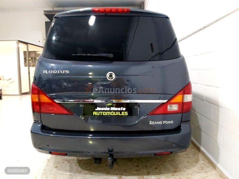 Ssangyong Rodius 270Xdi Limited de 2010 con 168.000 Km por 6.800 EUR. en Sevilla
