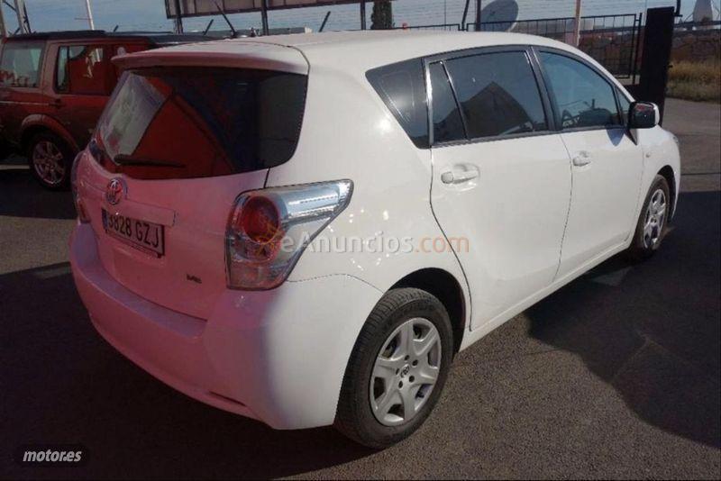 Toyota Verso 2.0 D4D Active 7pl. de 2010 con 410.000 Km por 3.990 EUR. en Valencia
