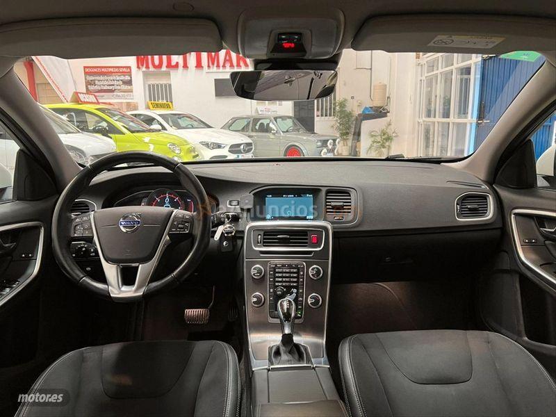 Volvo V 60 2.0 D3 Momentum Auto de 2017 con 190.000 Km por 16.990 EUR. en Sevilla