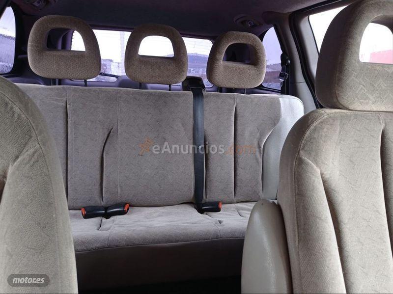 Chrysler Voyager LX 2.5 CRD de 2002 con 146.000 Km por 7.500 EUR. en Salamanca