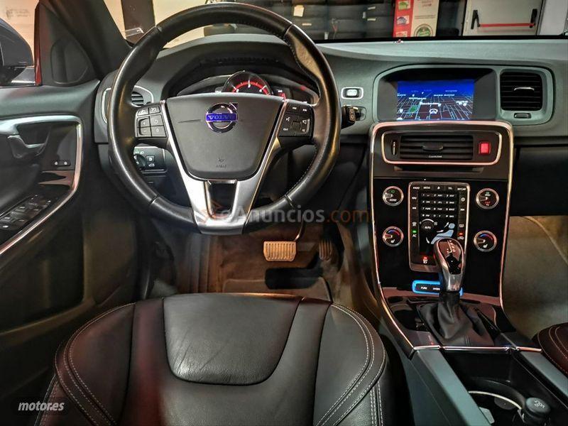 Volvo V 60 2.4 D5 Twin AWD Summum Auto de 2017 con 96.000 Km por 21.000 EUR. en Madrid
