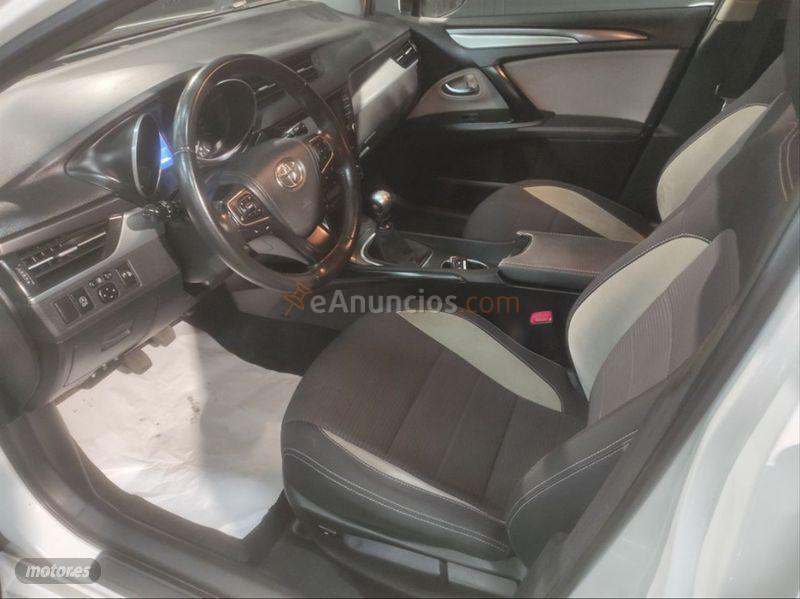 Toyota Avensis 1.6 115D ADVANCE TS de 2016 con 199.000 Km por 9.500 EUR. en Asturias