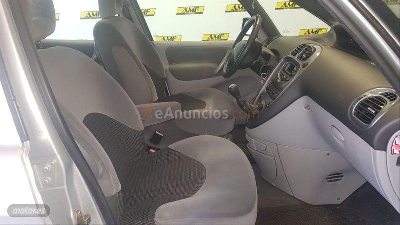 Citroen Xsara Picasso 1.6 16v HDI Exclusive de 2004 con 196.000 Km por 2.700 EUR. en Pontevedra