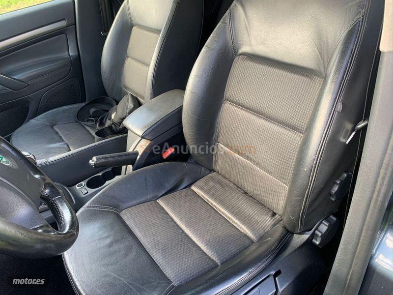 Skoda Octavia Combi 2.0 TDI Elegance de 2006 con 290.000 Km por 3.500 EUR. en Pontevedra