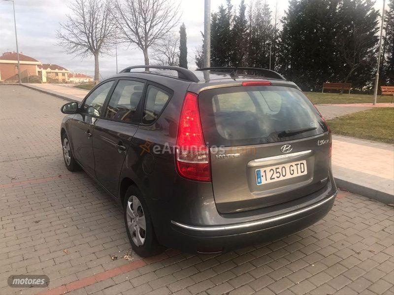 Hyundai i30 CW 1.6 CRDi 90cv Comfort de 2010 con 290.000 Km por 3.499 EUR. en Burgos