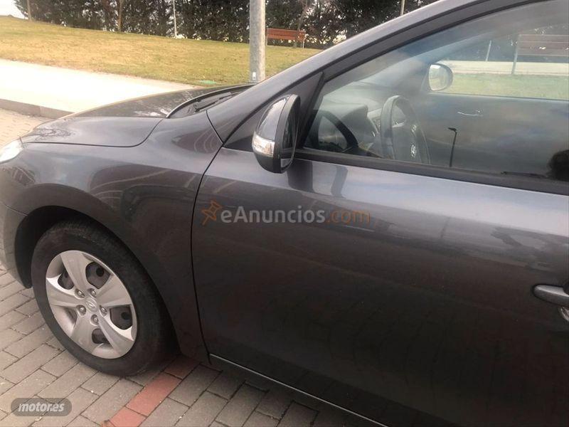 Hyundai i30 CW 1.6 CRDi 90cv Comfort de 2010 con 290.000 Km por 3.499 EUR. en Burgos