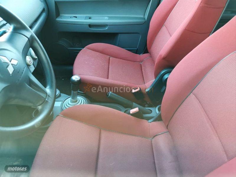Mitsubishi Colt 1.3 16v Inform de 2005 con 130.000 Km por 2.900 EUR. en Barcelona