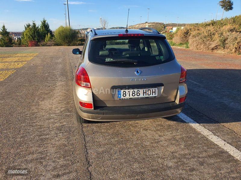 Renault Clio Grand Tour Business 1.2 16v 75 de 2011 con 82.000 Km por 4.600 EUR. en Madrid