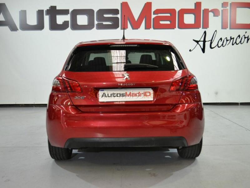 Peugeot 308 5p Allure 1.5 BlueHDi 96KW (130CV)