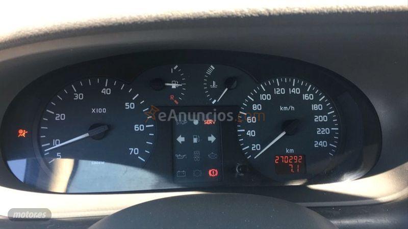 Renault Megane SCENIC AUTHENTIQUE 1.9DTI de 2001 con 270.000 Km por 2.500 EUR. en Granada