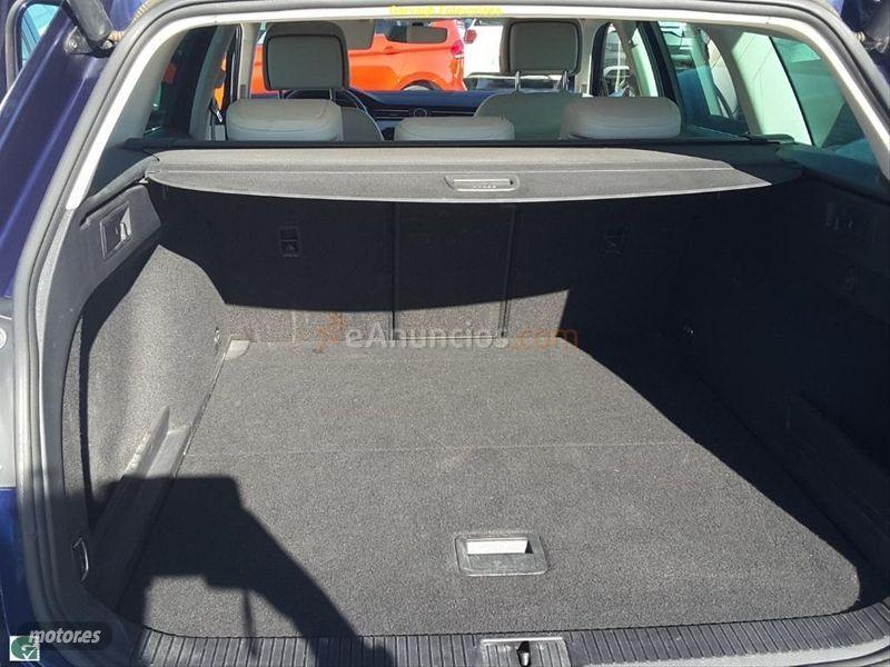 Volkswagen Passat Sport 2.0 TDI 140kW 190CV DSG Variant de 2017 con 180.471 Km por 18.850 EUR. en Sevilla