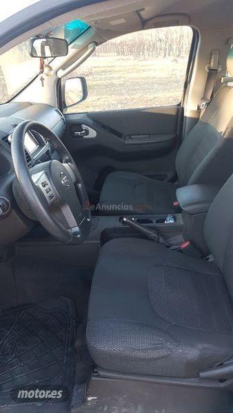 Nissan Navara 2.5 dCi LE Doble Cabina Pack Tecn 4X4 de 2010 con 378.000 Km por 10.499 EUR. en Avila