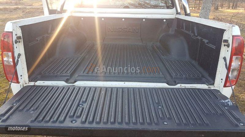 Nissan Navara 2.5 dCi LE Doble Cabina Pack Tecn 4X4 de 2010 con 378.000 Km por 10.499 EUR. en Avila
