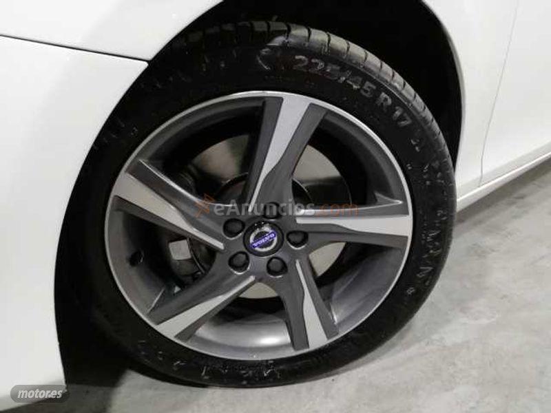 Volvo V 40 V40 D3 R-Design Momentum 150 de 2016 con 92.543 Km por 14.990 EUR. en Madrid