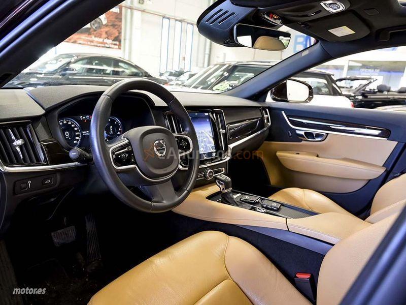 Volvo V 90 2.0 D5 AWD Momentum Auto de 2018 con 88.669 Km por 32.500 EUR. en Madrid