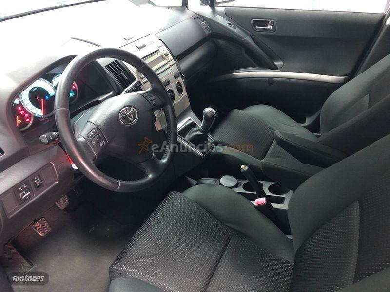 Toyota Corolla Verso 2.2 D4D 136cv Luna de 2007 con 148.021 Km por 5.700 EUR. en Sevilla