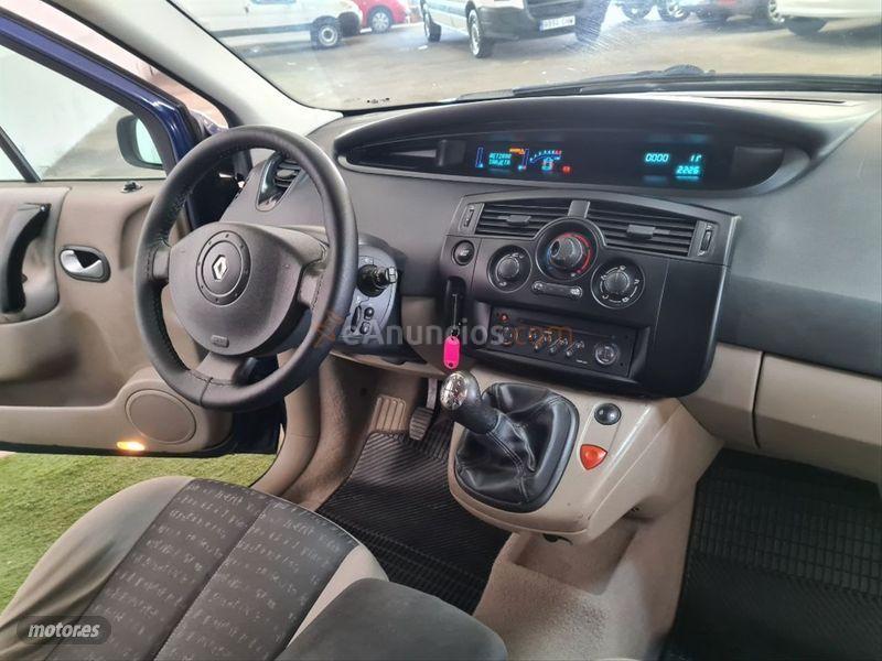 Renault Scenic CONFORT AUTHENTIQUE 1.4 16V de 2005 con 180.000 Km por 2.400 EUR. en Salamanca