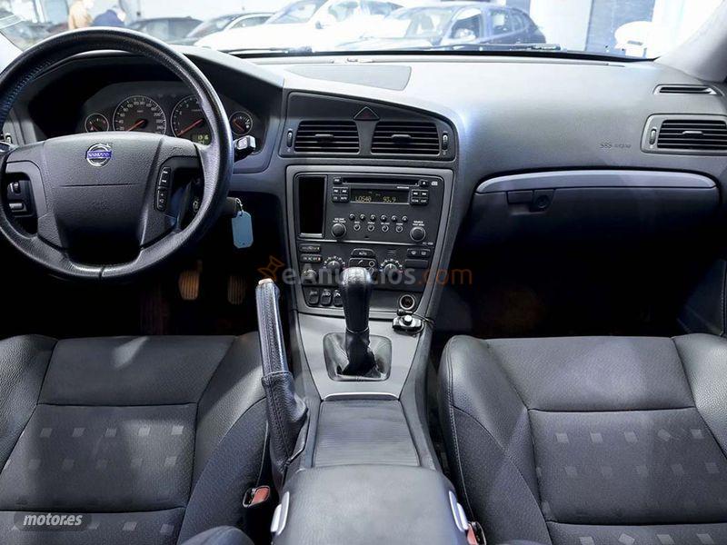 Volvo V 70 2.4 140 Momentum de 2006 con 147.360 Km por 4.890 EUR. en Madrid