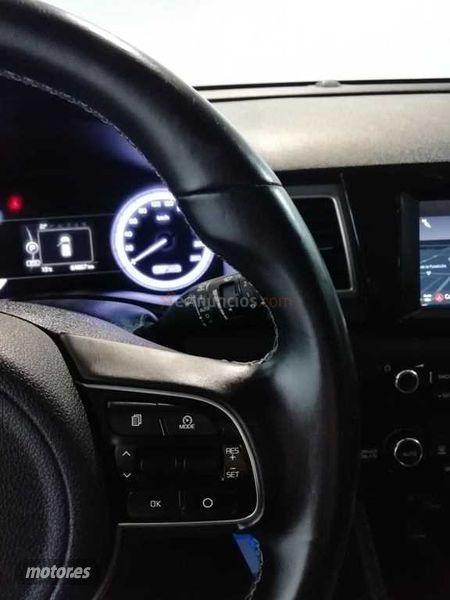 Kia Niro Niro 1.6 HEV Drive de 2019 con 64.242 Km por 17.500 EUR. en Madrid
