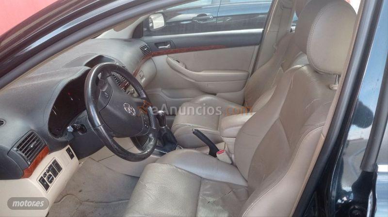 Toyota Avensis 2.0 VVTi EXECUTIVE de 2005 con 253.000 Km por 1.900 EUR. en Cantabria