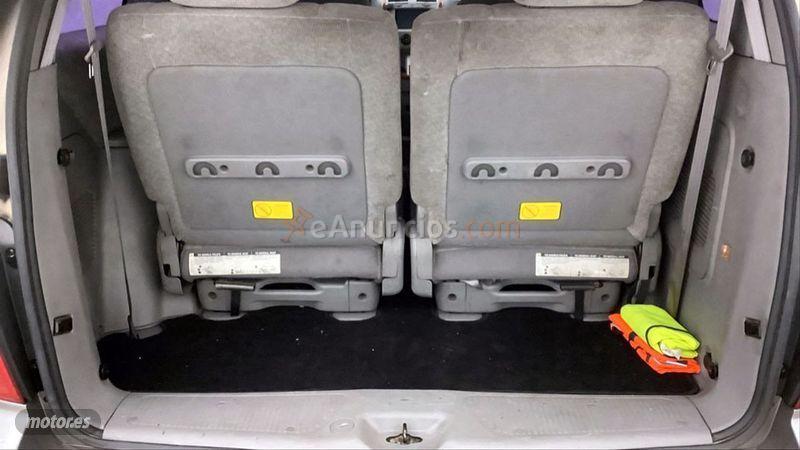 Kia Carnival 2.9 CRDi LX de 2004 con 241.380 Km por 1.310 EUR. en Toledo