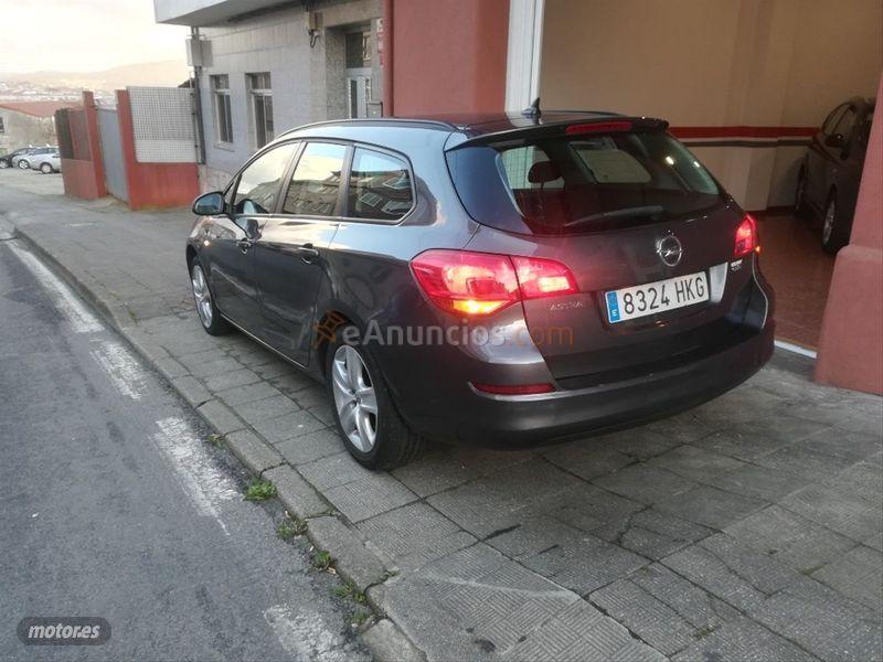 Opel Astra 1.7 CDTi 110 CV Selective ST de 2012 con 203.565 Km por 4.999 EUR. en La Coruna