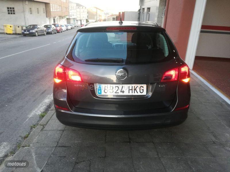 Opel Astra 1.7 CDTi 110 CV Selective ST de 2012 con 203.565 Km por 4.999 EUR. en La Coruna