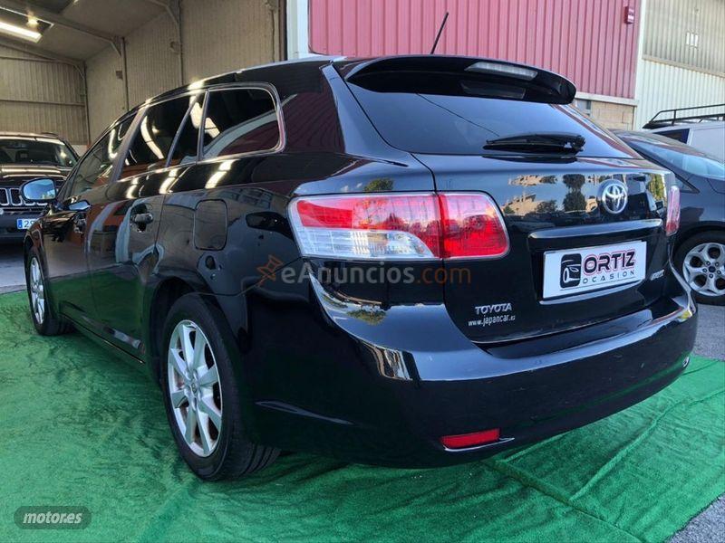 Toyota Avensis 2.2 D4D Executive Wagon de 2009 con 245.000 Km por 3.400 EUR. en Cantabria