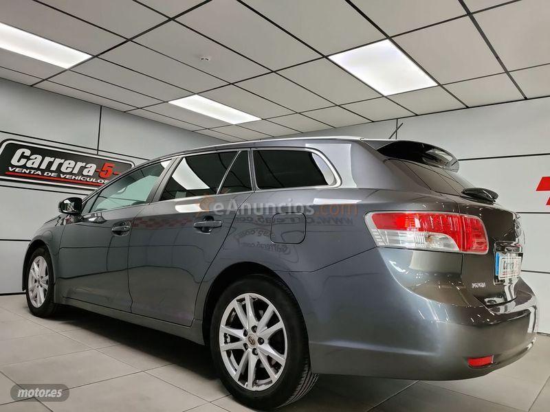 Toyota Avensis 2.0 D4D Advance Cross Sport de 2010 con 200.000 Km por 7.400 EUR. en Madrid