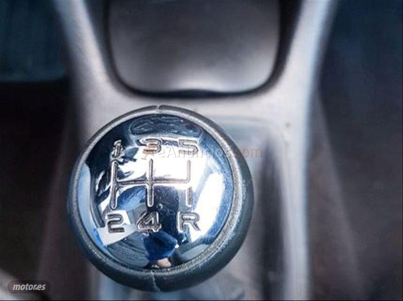Peugeot 206 1.6 de 2002 con 196.300 Km por 2.390 EUR. en Tarragona