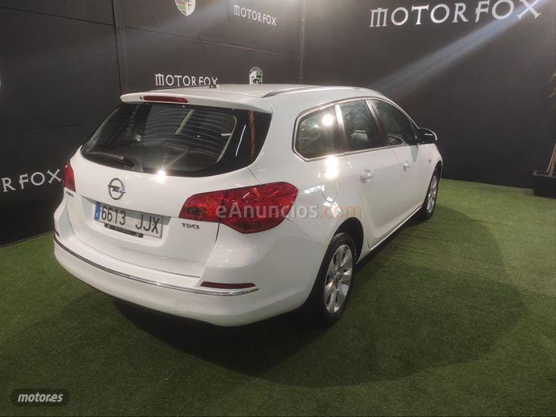 Opel Astra 1.6 CDTi SS 110 CV Selective ST de 2014 con 152.000 Km por 7.500 EUR. en Asturias