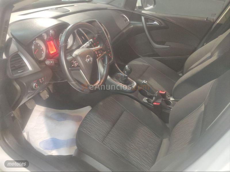 Opel Astra 1.6 CDTi SS 110 CV Selective ST de 2014 con 152.000 Km por 7.500 EUR. en Asturias