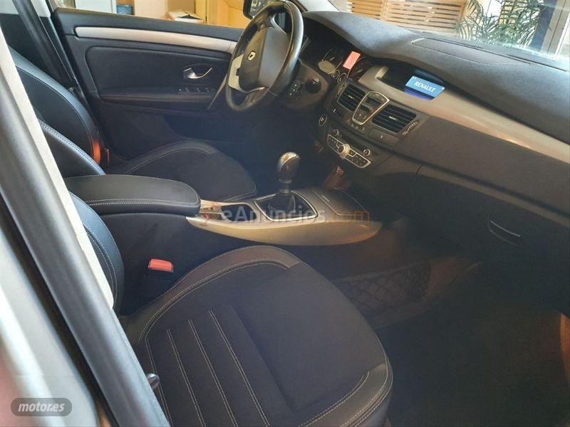 Renault Laguna G.Tour Emotion dCi 110 eco2 de 2015 con 180.000 Km por 8.300 EUR. en Jaen