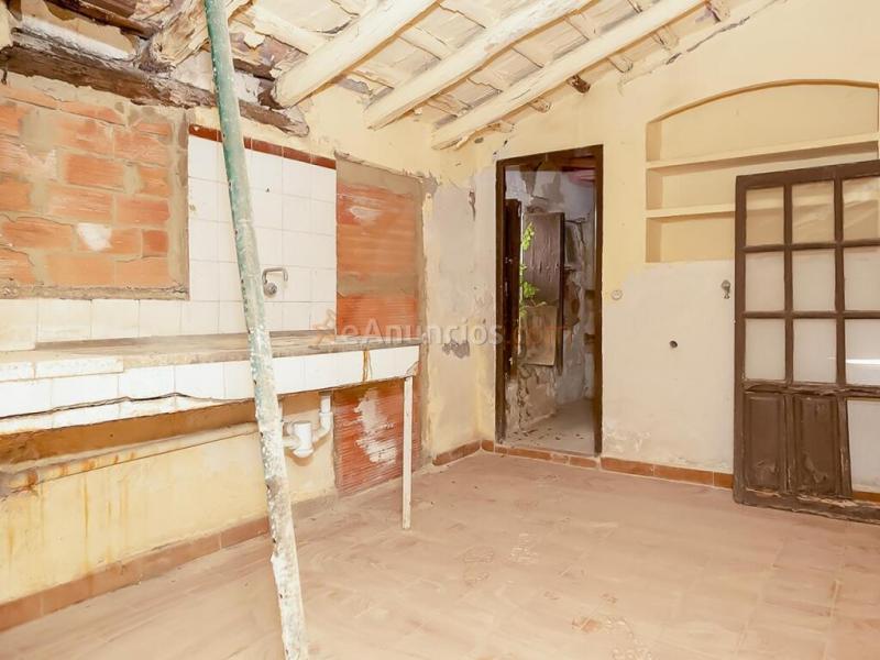 Casa adosada distribuida en dos plantas **PRECIO NEGOCIABLE**