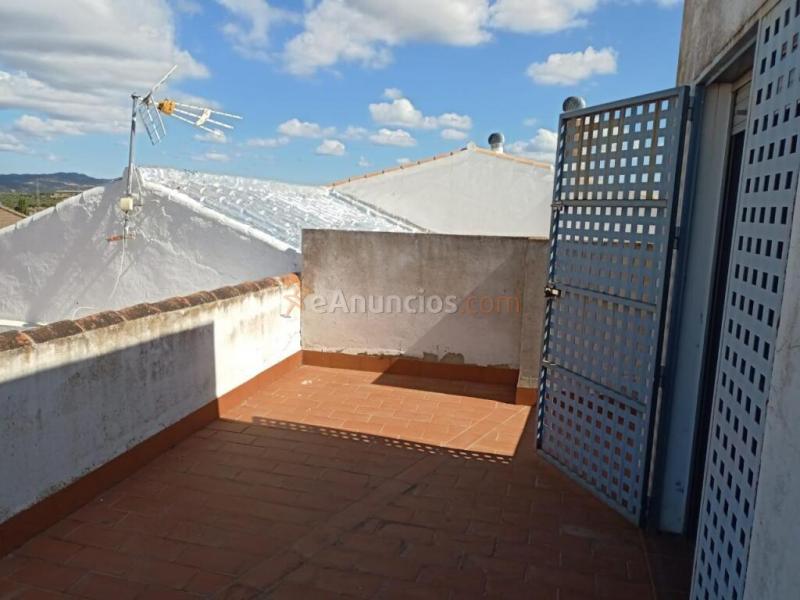 Gran casa de 409 m2 dotada de 521 m2 de patio.