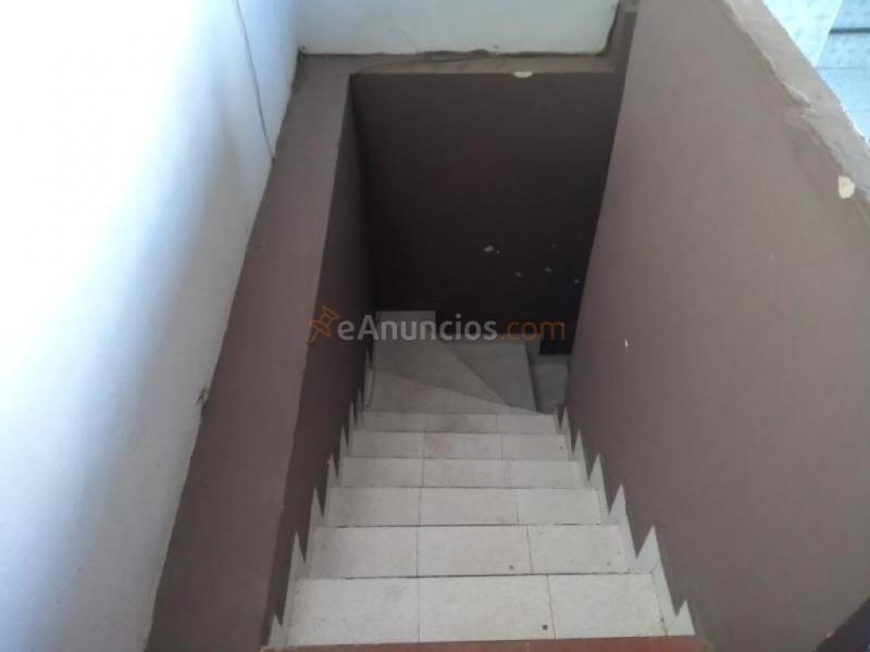 Casa de 3 plantas  **PRECIO NEGOCIABLE**