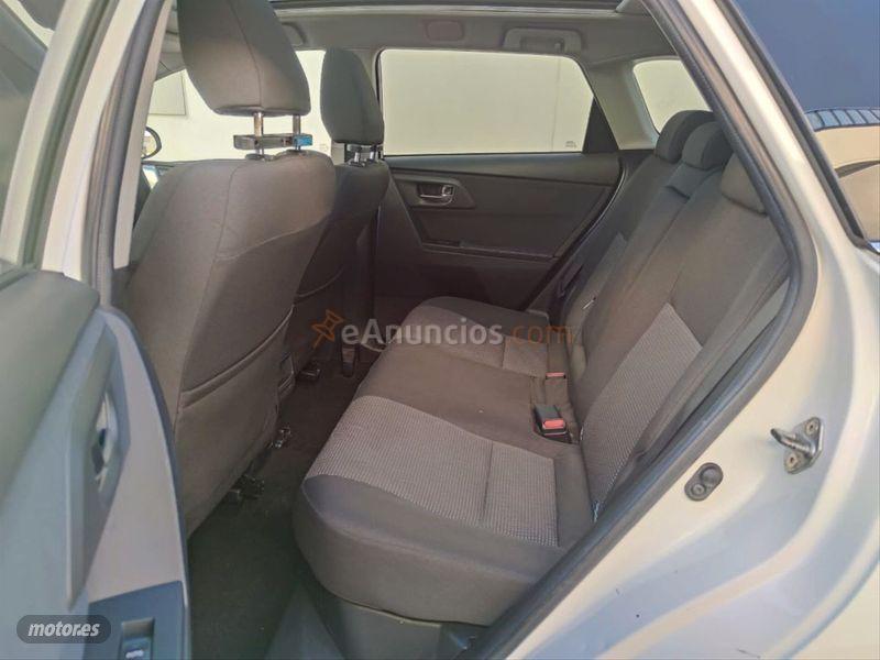 Toyota Auris 1.8 140H Advance Touring Sports de 2015 con 87.000 Km por 15.000 EUR. en Malaga