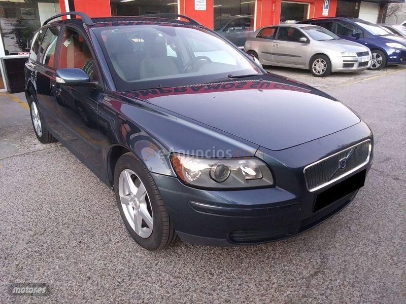 Volvo V 50 2.0D Momentum de 2005 con 215.000 Km por 4.290 EUR. en Madrid