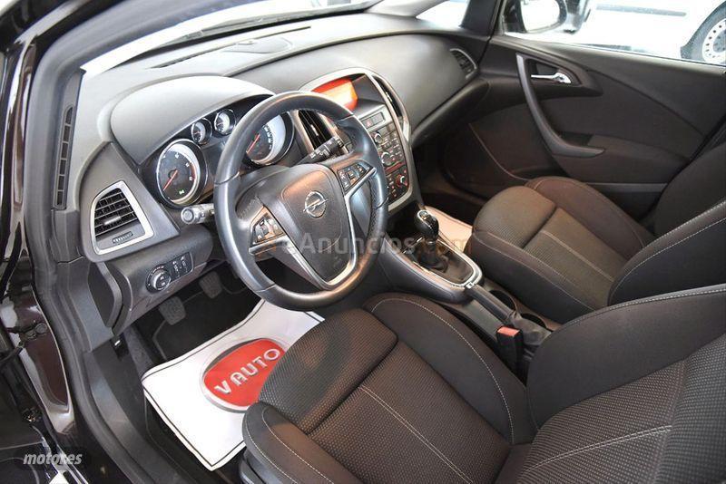 Opel Astra 1.7 CDTi 110 CV Business ST de 2014 con 190.000 Km por 8.600 EUR. en La Coruna