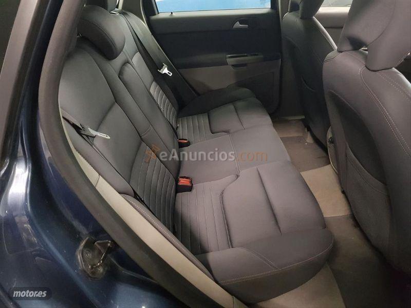 Volvo V 50 2.0D Kinetic de 2006 con 202.000 Km por 4.500 EUR. en Valladolid
