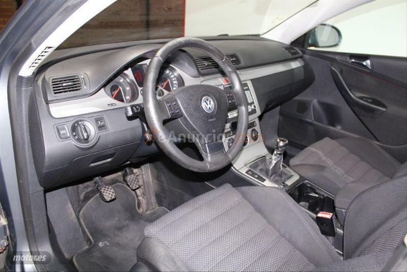 Volkswagen Passat Variant 2.0 TDI 170cv DPF DSG R Line de 2009 con 180.000 Km por 7.290 EUR. en Barcelona