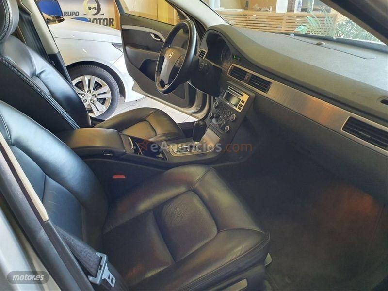 Volvo XC 70 D5 Momentum Auto de 2008 con 240.000 Km por 12.000 EUR. en Jaen
