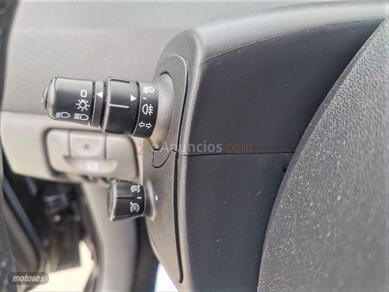 Renault Scenic Dynamique 1.9dCi EU4 de 2006 con 240.000 Km por 4.500 EUR. en Palencia